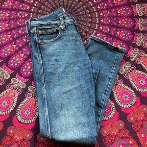 GAP STRAIGHT LEG ANKLE JEANS